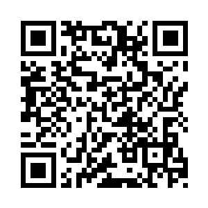 路漫把裴修远拉到公司的后院大树下的长椅上二维码生成