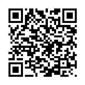路过的车辆上的驾驶员看着这两辆车的速度二维码生成