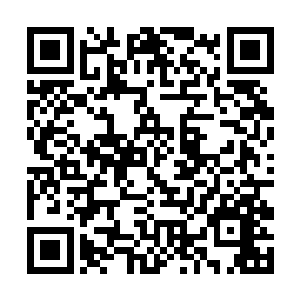 跳下车来的军医们挨个接过门边递上的战术墨镜戴上二维码生成