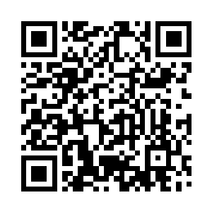 踢腾着白生生的小脚丫子上床睡觉……二维码生成