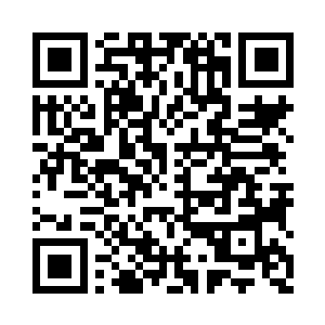 蹲下身很快之那昏迷的侍卫身上找到一块腰派二维码生成