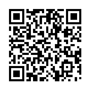 蹲在溪流边捧起水清洗手臂脖子上的血迹二维码生成