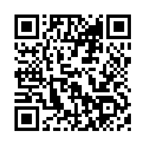 身上穿着跟普通军装不一样的纯黑色军礼服二维码生成