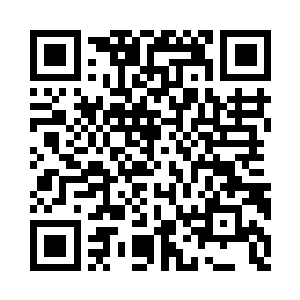 身体肌肉线条宛如雕刻一般的海森摇摇头二维码生成