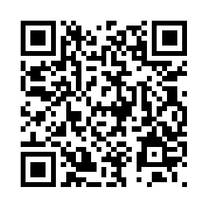 身后是熊熊燃烧的森林和枯黑的焦土二维码生成