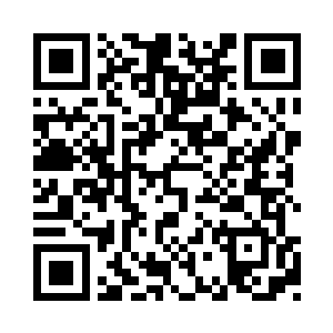 身后的护城河里的水也渐渐地染上了一丝红晕二维码生成