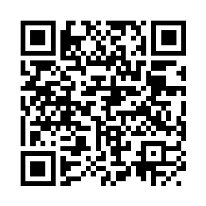 身材高大的怪兽举着一面巨大的圆形盾牌二维码生成