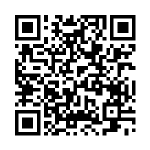 身穿着非常随意简单的休闲服饰的男子二维码生成