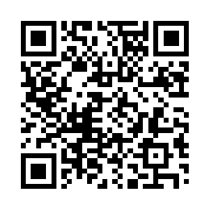 躺在地上的士兵使劲睁了睁被鲜血粘住的眼睛二维码生成