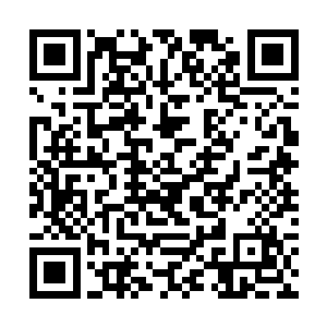 车子没等开到地铁口就看见了行人还有别的来往车辆二维码生成