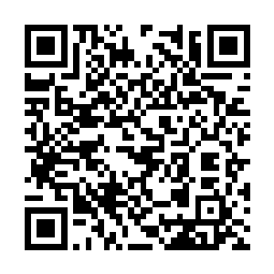 转身之际猝不及防地看到一袭白衣的乌云站在后方二维码生成