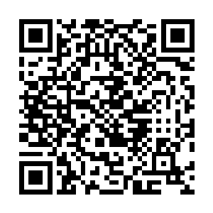 轻哼了一声瞟了一眼那差点被滚热的汤洗头的男子背影道二维码生成
