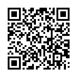轻轻松松的便将一条巨虫的身体斩成两半二维码生成