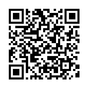 边用粉笔不快不慢的在黑板上写着二维码生成