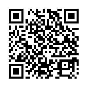 迅速抓拍下李蔓和甜甜奋力打地鼠的瞬间二维码生成