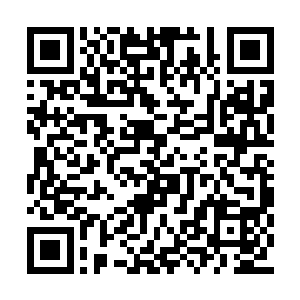 迅速拿过衣服穿好然后踩着拖鞋就冲进了洗手间二维码生成