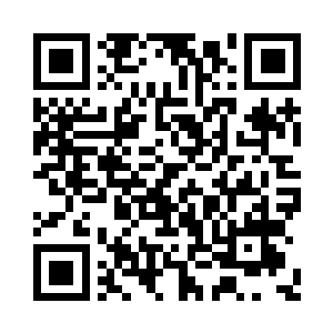 迎着阳光向着学校门口那排老旧的房子看去二维码生成