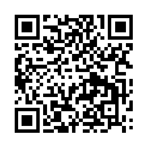 近万名大学生纷纷抬起脑袋看向那块大屏幕二维码生成