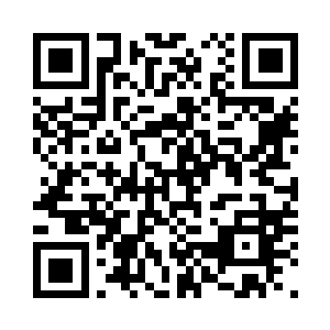 还不断的用手抓揉着自己的两个乃子二维码生成