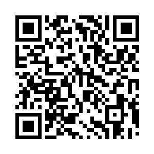 还呲牙咧嘴的做了一个用刀砍胳膊的姿势二维码生成