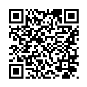 还在额头上画了一个黑色的小月亮二维码生成