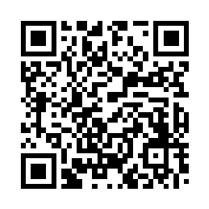 还摆出了一副自认为很帅气的笑容二维码生成