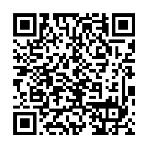 还有一点是王雅君的潜意识当中正在展现自己女人的魅力二维码生成