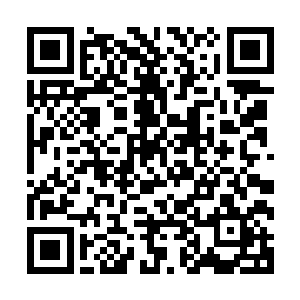还有军用吉普车上架的机枪全都对准了帕拉通带来的士兵身上二维码生成