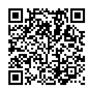 还有拼命浇着水挡住因火势而袭来的滚滚热浪的二维码生成