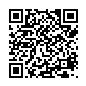 还有许多人因为挤不进去就站在外围大哭着二维码生成