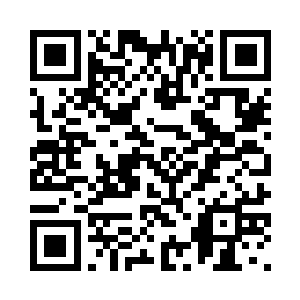 还算安静的台上突然爆发嘭的一声二维码生成