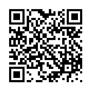 还给萧爷爷买了两双适合老人穿的鞋子二维码生成