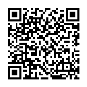 还镶嵌着一枚血红色的晶石……完全就是血的颜色二维码生成