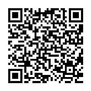 这一块转移水晶比我们曾经在拍卖会上见到的那块还要大了一圈二维码生成
