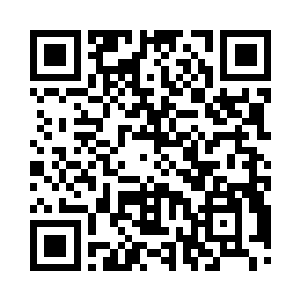 这一幕引得附近农田里的妃子朝这边指指点点二维码生成