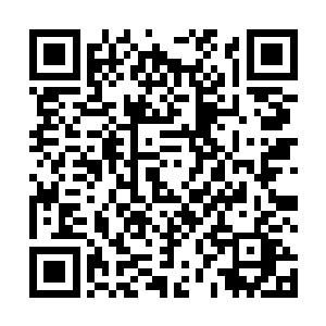 这三个人可能就是被刚才她和边学道的说话声引出来的二维码生成