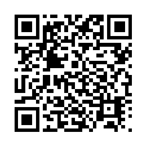 这三个年轻人明显就是今年的毕业生二维码生成