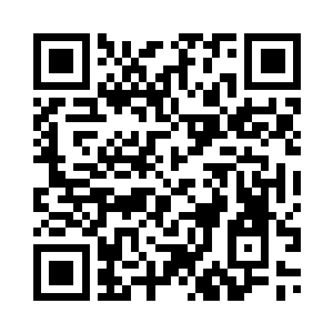 这个俄国佬扯下了蒙在脸上的头巾二维码生成