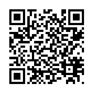 这个动作让桑德拉顿时笑得花枝乱颤二维码生成