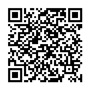 这个声音让围拢在病床旁边的人都是抬起来自己的脑袋二维码生成