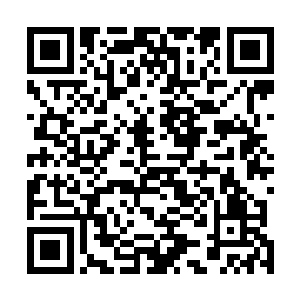 这个时候丁长生同志正好整以暇的慢慢将车倒进了停车位二维码生成