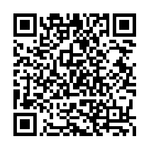 这个时候她才会想到如今这个站在她身边的男子二维码生成