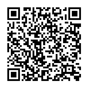 这个时候这商船上面的人急忙乘坐着一些飞摩托离开了这一艘飞船二维码生成