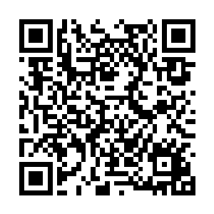 这个男子的瞳孔微红看上去就像是燃烧的火焰一样二维码生成