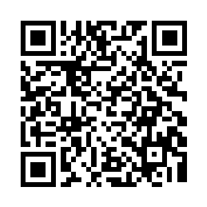 这个白人医生明显有些不太信任的样子二维码生成