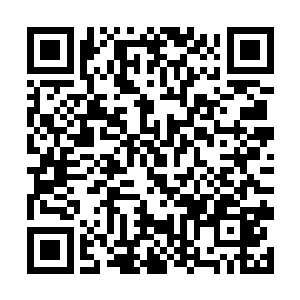 这个车间里已经有大批的方砖被整整齐齐的码了起来二维码生成