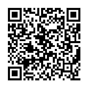 这么大的风雪也挡不住年轻的男男女女出来走动二维码生成