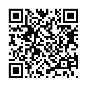 这么打扮的人往往意味着是时代的精英二维码生成