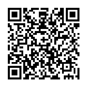 这些古朴的符文之间都似乎有着一条无形的链条缠绕住一般二维码生成