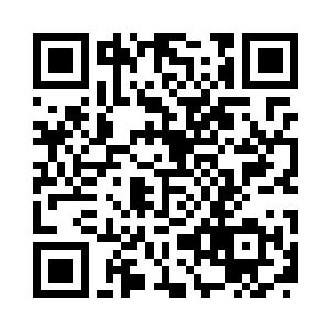 这些客人把旁边的桌子都给合并在了一起二维码生成